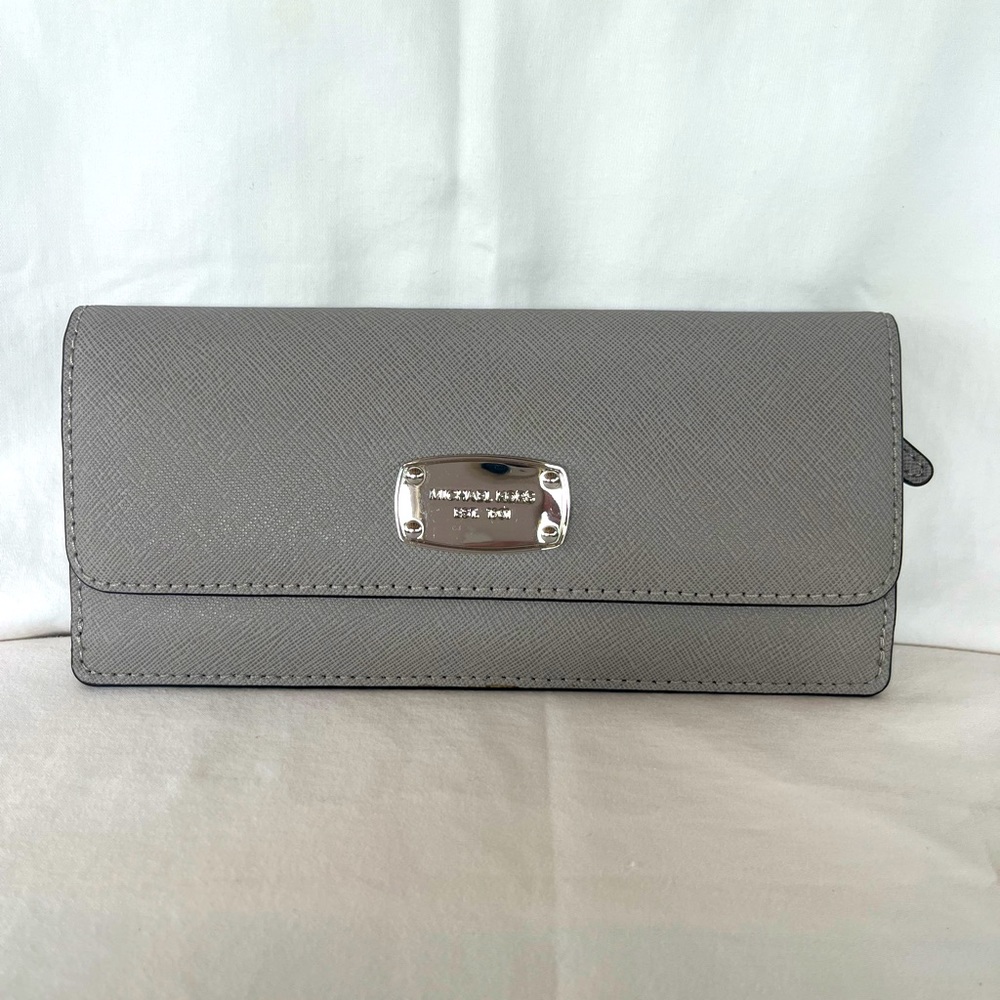 NWT Michael Kors Jetset Travel Wallet